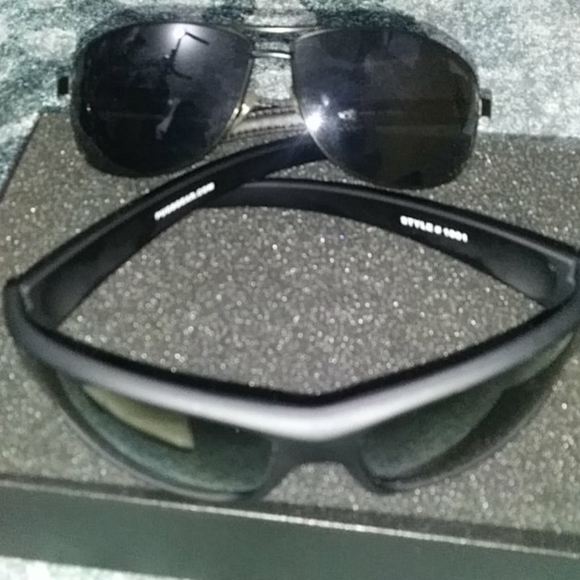 2 sunglasses - Picture 6 of 7